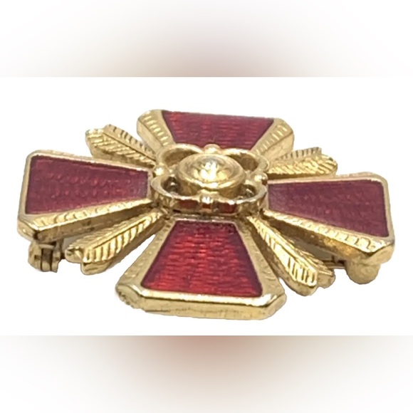 Gold Tone RED Guilloche Maltese Cross Pin Brooch vintage - Picture 2 of 5